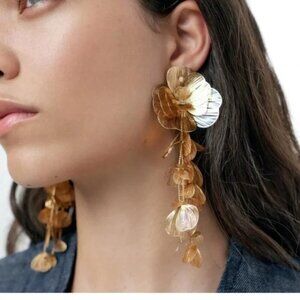 Zara Golden Raised Flower Earrings NWT